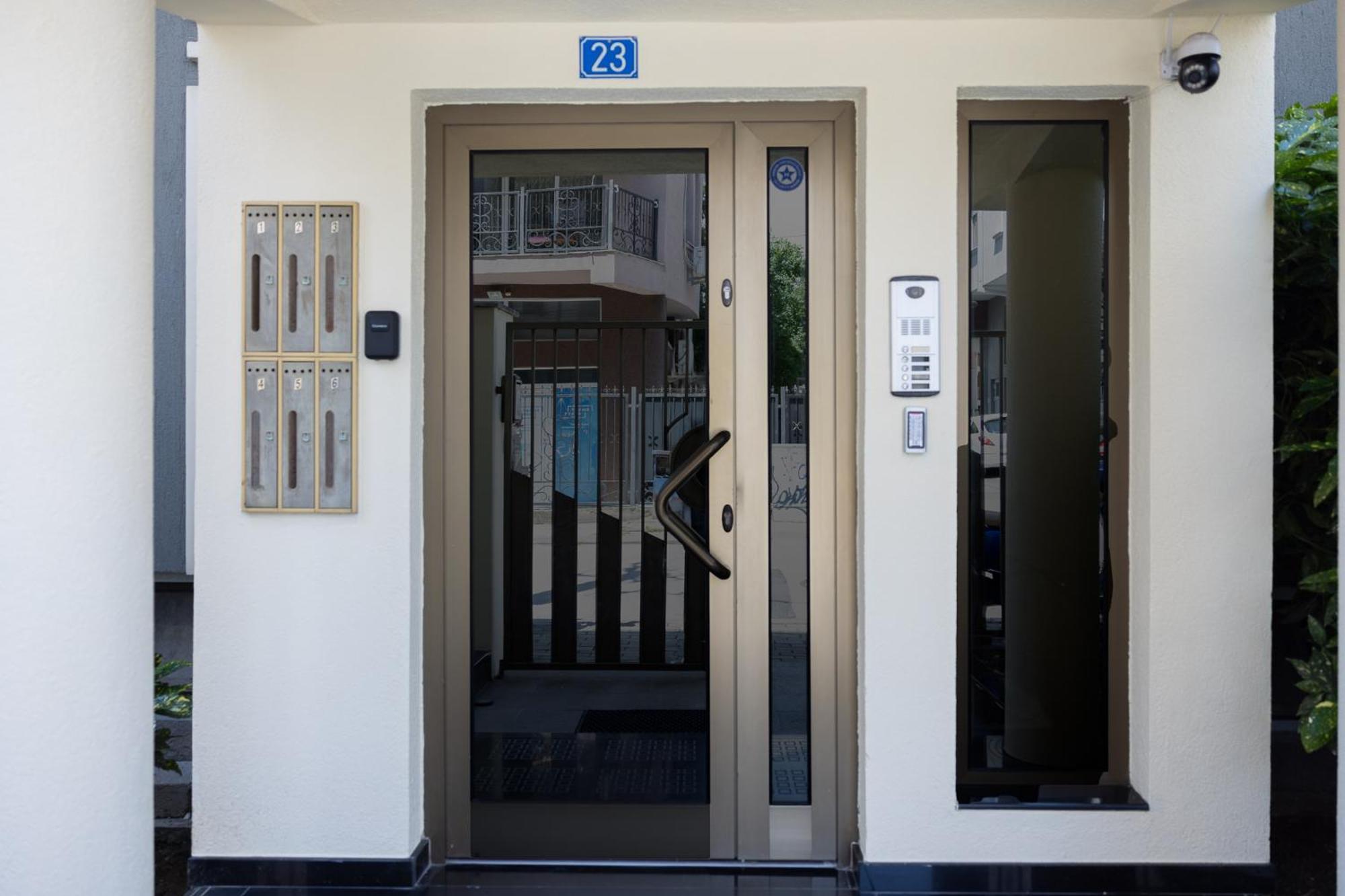 Monero Boutique V * Skopje